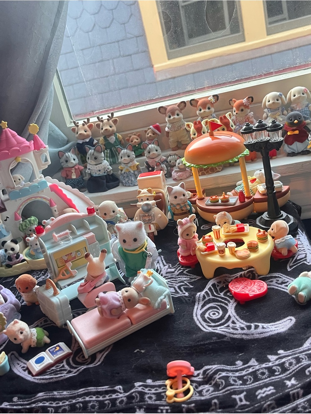 Sylvanian Families Pastel Playset with Pink, Cream & Orange Accents